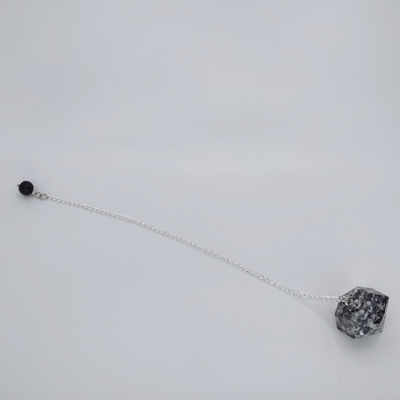 Classic Black and white dotted clear top handcrafted dowsing pendulum - Picture 5 of 11